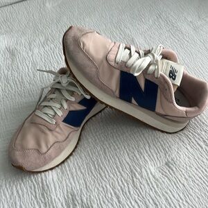 NEW New Balance Women's 237 Low Top Sneakers Pink Haze Moon Shadow Size 9.5.